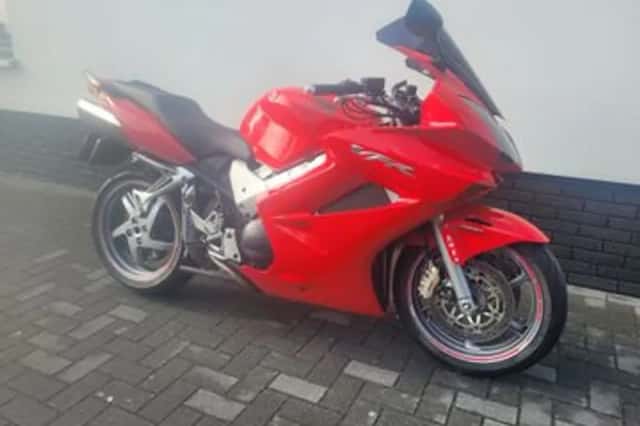 Honda VFR 800 FI (2005) thumbnail 3