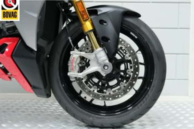 Ducati Streetfighter V2 (2025) thumbnail 2