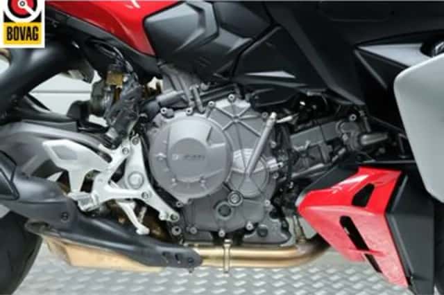 Ducati Streetfighter V2 (2025) thumbnail 5
