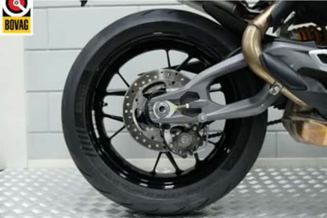 Ducati Streetfighter V2 (2025) thumbnail 6