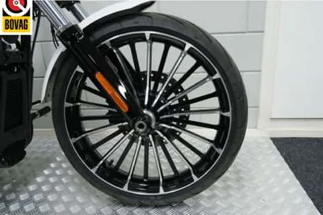 Harley-Davidson Breakout (2024) thumbnail 2