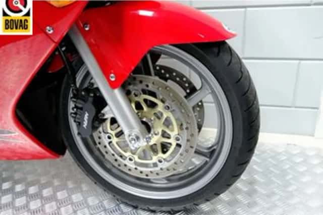 Honda VFR 800 FI (2001) thumbnail 2