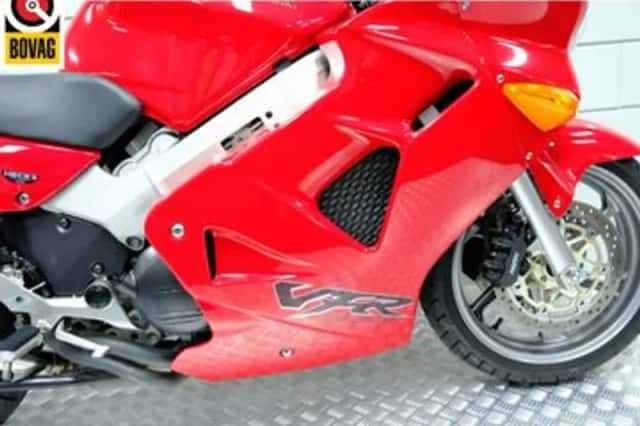Honda VFR 800 FI (2001) thumbnail 3