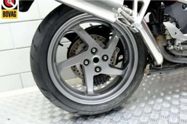 Honda VFR 800 FI (2001) thumbnail 5