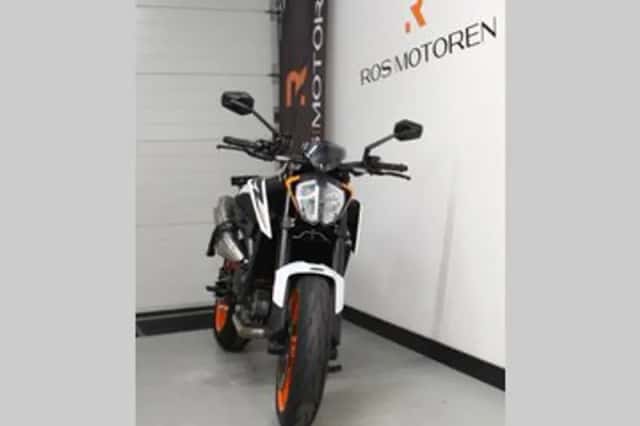 KTM 890 DUKE R (2020) thumbnail 2