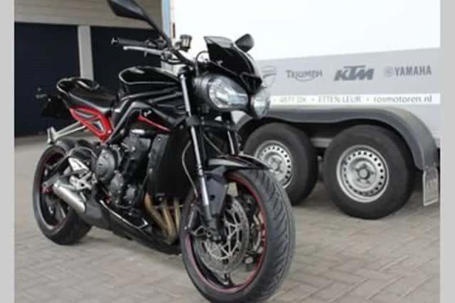 TRIUMPH STREET TRIPLE 765 R (2017) thumbnail 2