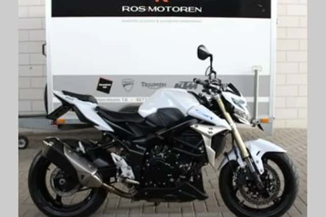 Suzuki GSR 750 A (2012) thumbnail 1