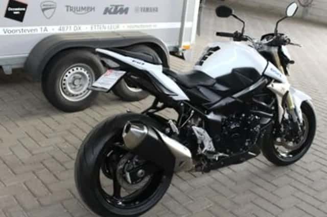 Suzuki GSR 750 A (2012) thumbnail 3