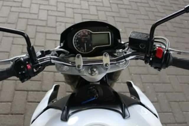 Suzuki GSR 750 A (2012) thumbnail 4