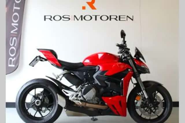 DUCATI STREETFIGHTER V2 (2022) thumbnail 1