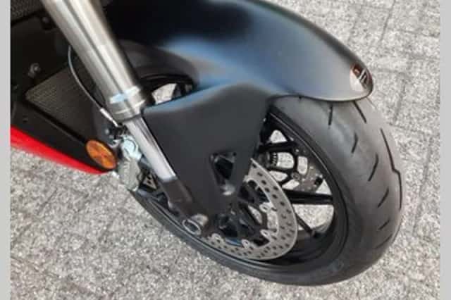 Ducati Streetfighter V2 (2022) thumbnail 3