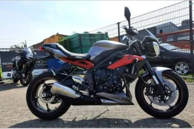 Triumph Street Triple R (2014) thumbnail 2