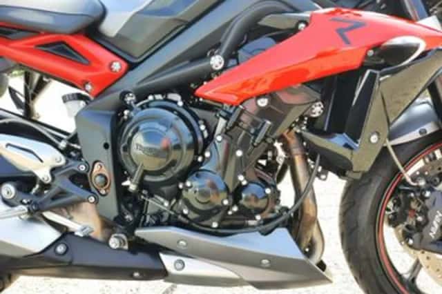 Triumph Street Triple R (2014) thumbnail 6