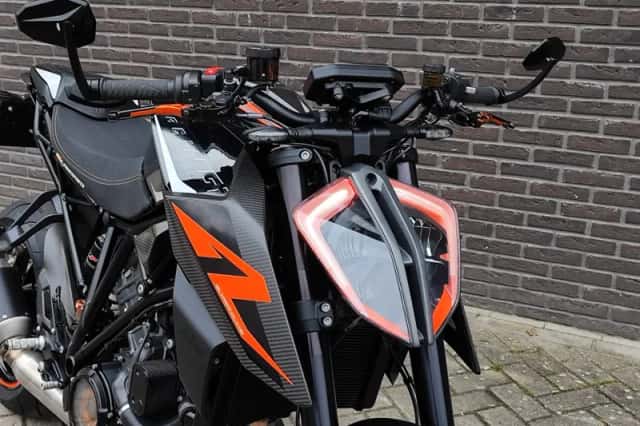 KTM 1290 Super Duke (2018) thumbnail 2