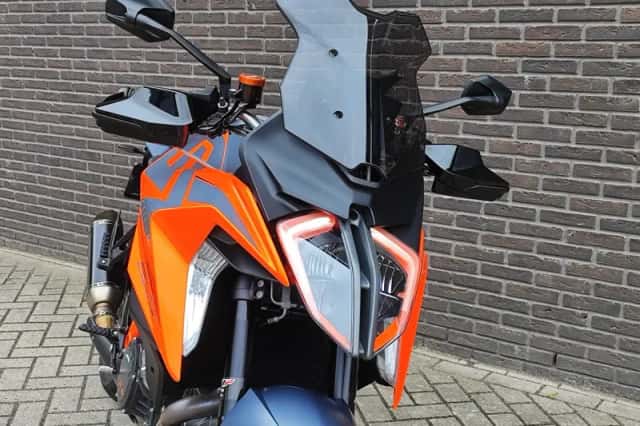 KTM 1290 Super Duke GT (2024) thumbnail 2