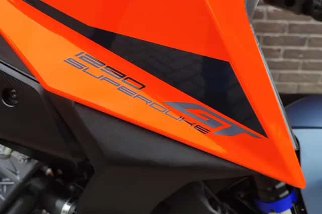 KTM 1290 Super Duke GT (2024) thumbnail 4
