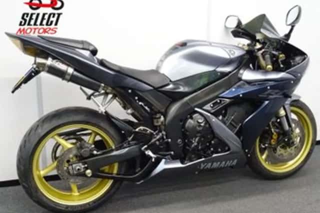 Yamaha YZF-R1 (2009) thumbnail 3