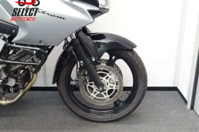 Suzuki V-Strom (2004) thumbnail 5