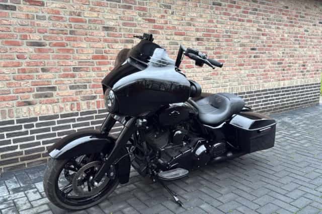 Harley-Davidson Street Glide 103 (2014) thumbnail 2