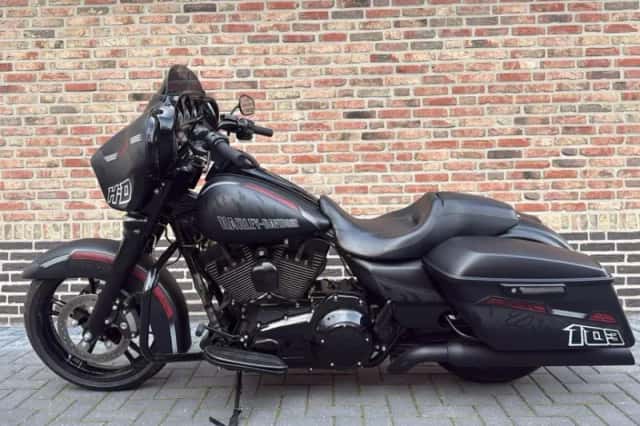 Harley-Davidson Street Glide (2014) thumbnail 1