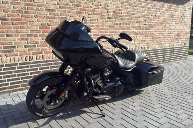 Harley-Davidson Road Glide (2020) thumbnail 2