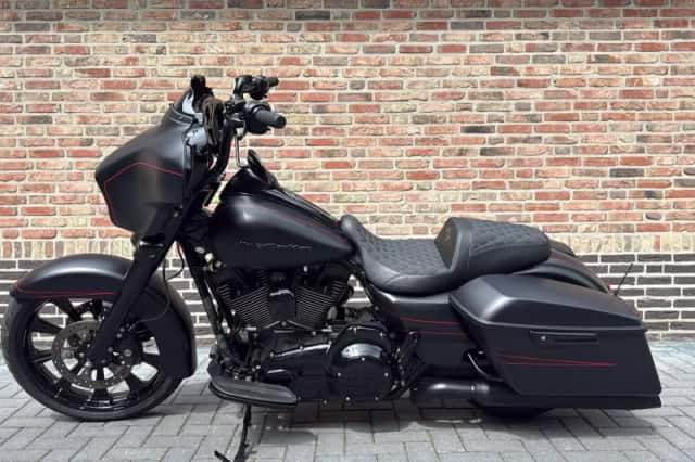 Harley-Davidson Street Glide 103 (2016) thumbnail 1