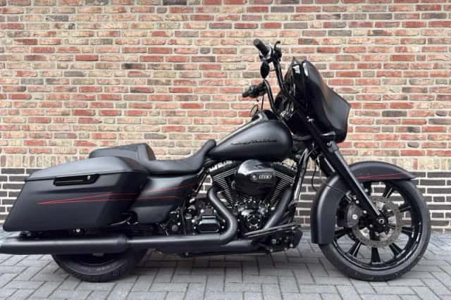 Harley-Davidson Street Glide 103 (2016) thumbnail 4
