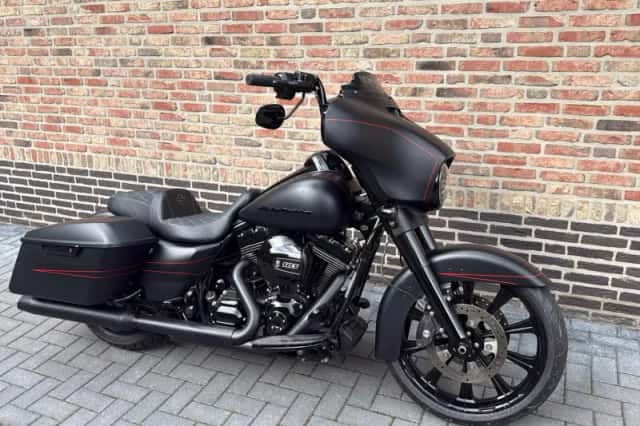 Harley-Davidson Street Glide 103 (2016) thumbnail 5