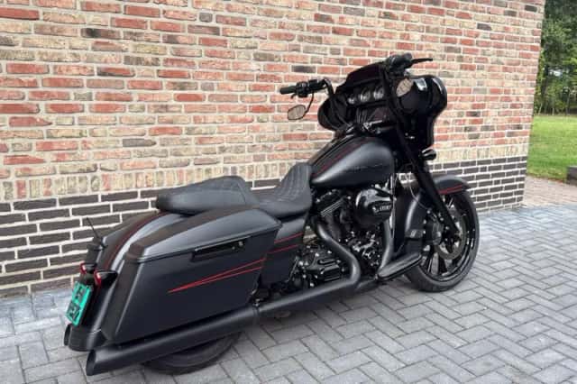 Harley-Davidson Street Glide 103 (2016) thumbnail 6