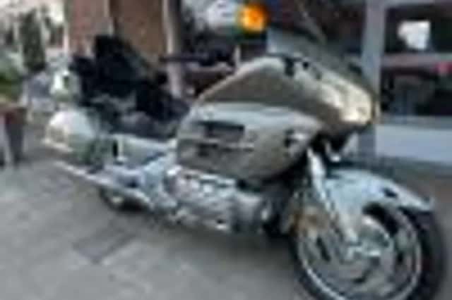 Honda GL1800 Neem contact met ons op of kom langs om hem te (2002) thumbnail 3