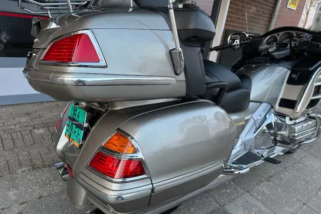 Honda GL1800 GOLDWING (2002) thumbnail 5