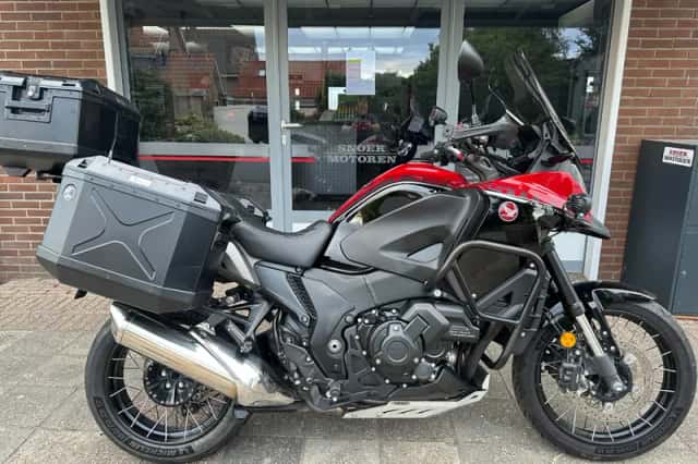 Honda VFR 1200 X Crosstourer (2017) thumbnail 1