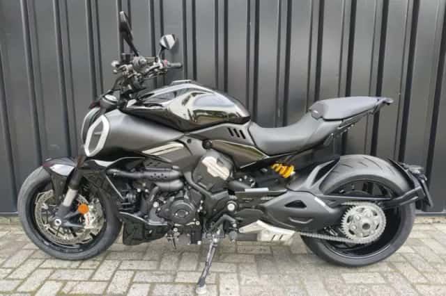 Ducati Diavel V4 (2023) thumbnail 3