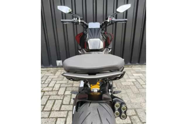 Ducati Diavel V4 (2023) thumbnail 5