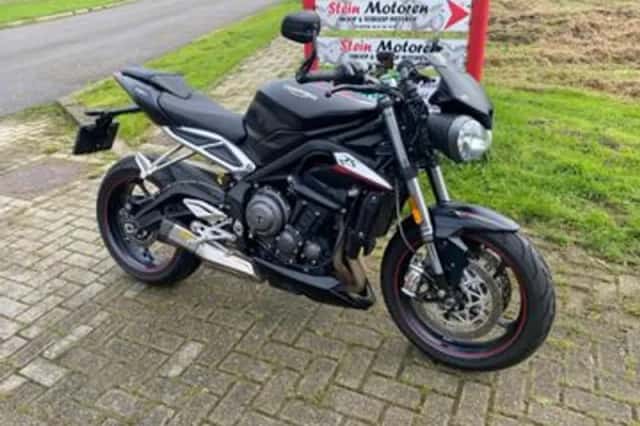 Triumph Street Triple RS (2019) thumbnail 2