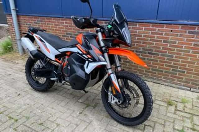 KTM 890 Adventure (2021) thumbnail 2