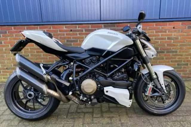Ducati Streetfighter 1098 (2010) thumbnail 2
