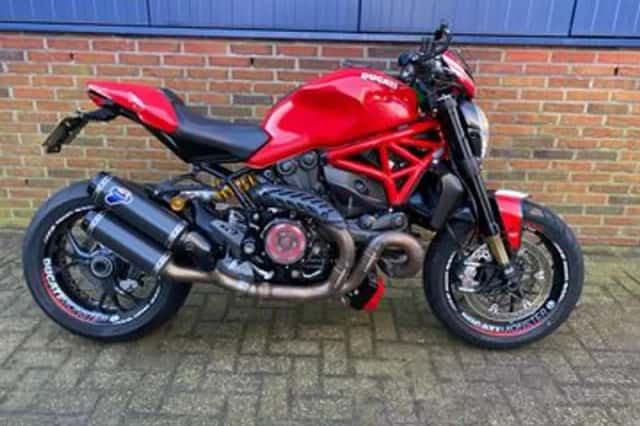Ducati Monster 1200 R (2016) thumbnail 2
