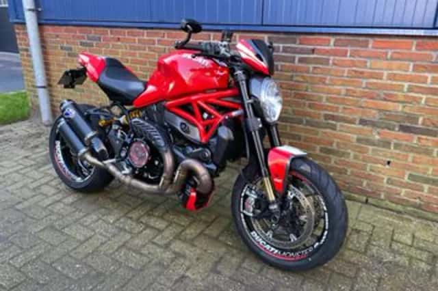 Ducati Monster 1200 R (2016) thumbnail 3