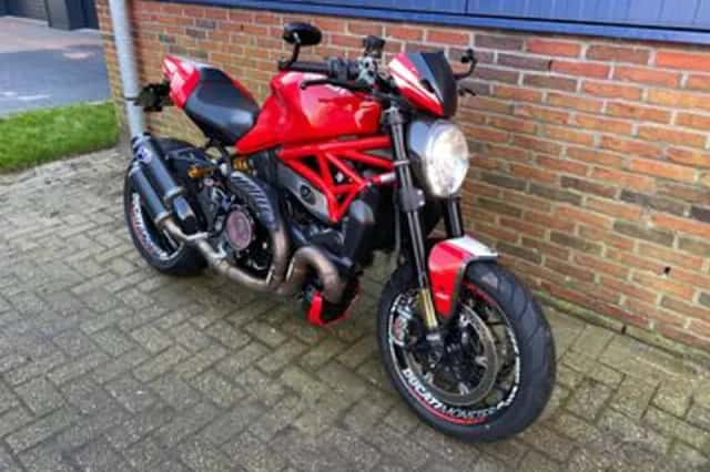 Ducati Monster 1200 R (2016) thumbnail 4