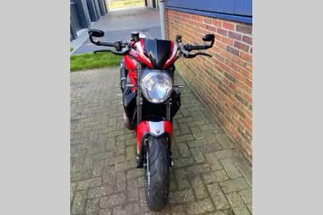 Ducati Monster 1200 R (2016) thumbnail 5