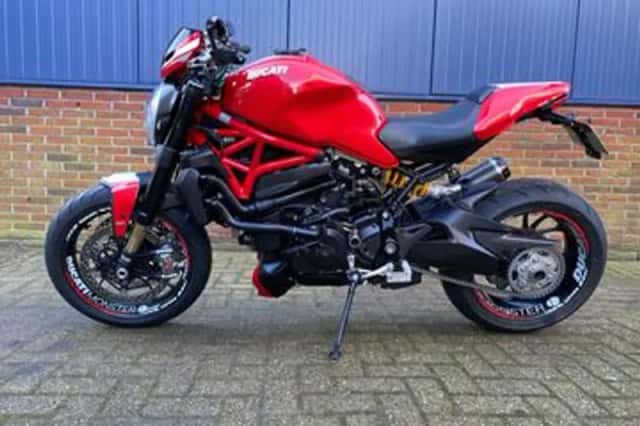 Ducati Monster 1200 R (2016) thumbnail 6