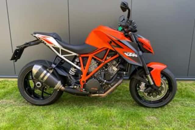 KTM 1290 SuperDuke R (2018) thumbnail 1