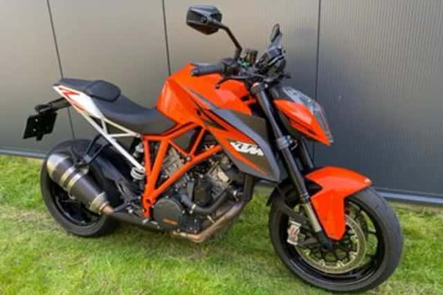 KTM 1290 SuperDuke R (2018) thumbnail 3