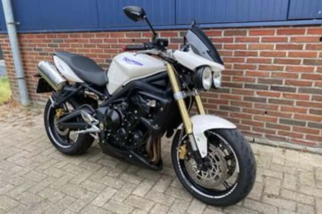 Triumph Street Triple 675 (2009) thumbnail 2