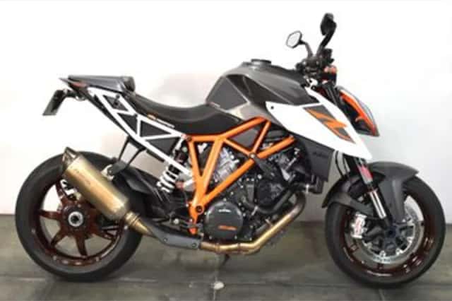 KTM 1290 SuperDuke R (2018) thumbnail 3