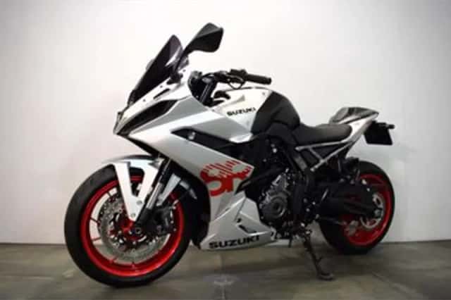 Suzuki GSX-8S (2024) thumbnail 1