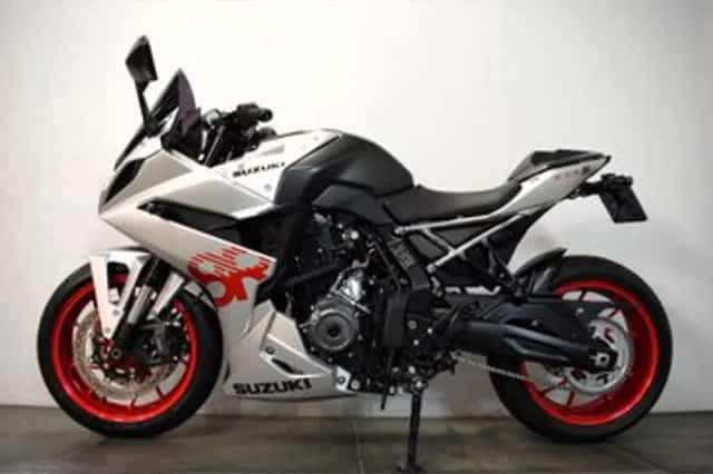 Suzuki GSX-8S (2024) thumbnail 3