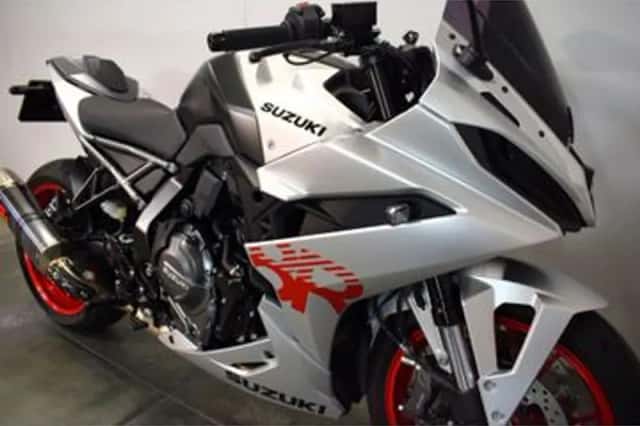 Suzuki GSX-8S (2024) thumbnail 5