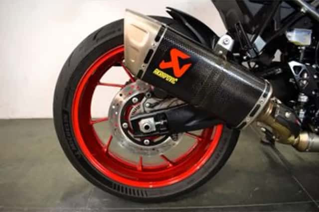 Suzuki GSX-8S (2024) thumbnail 6